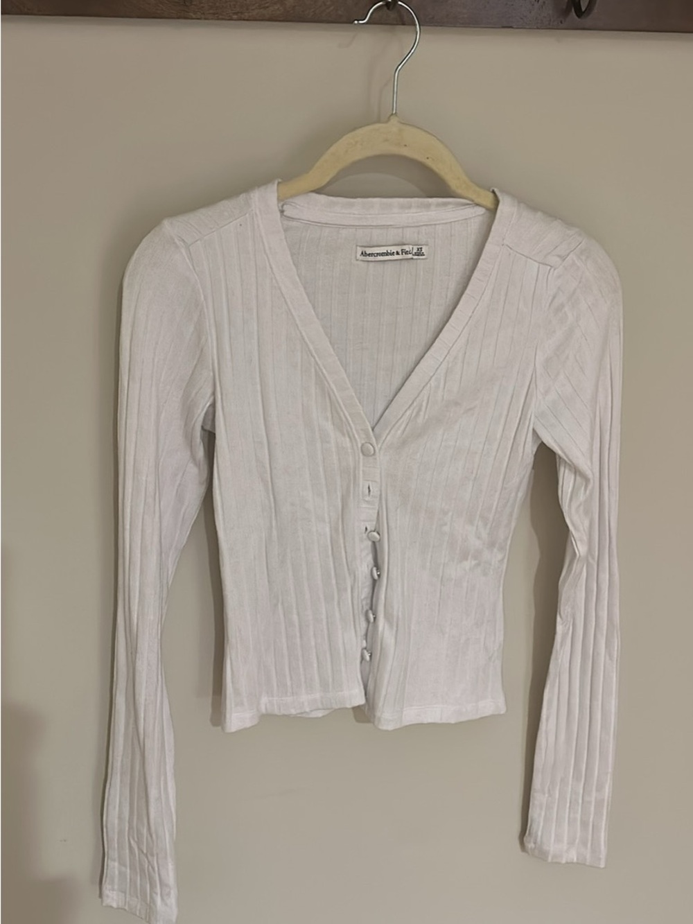 Abercrombie & Fitch white ribbed V-neck top XS